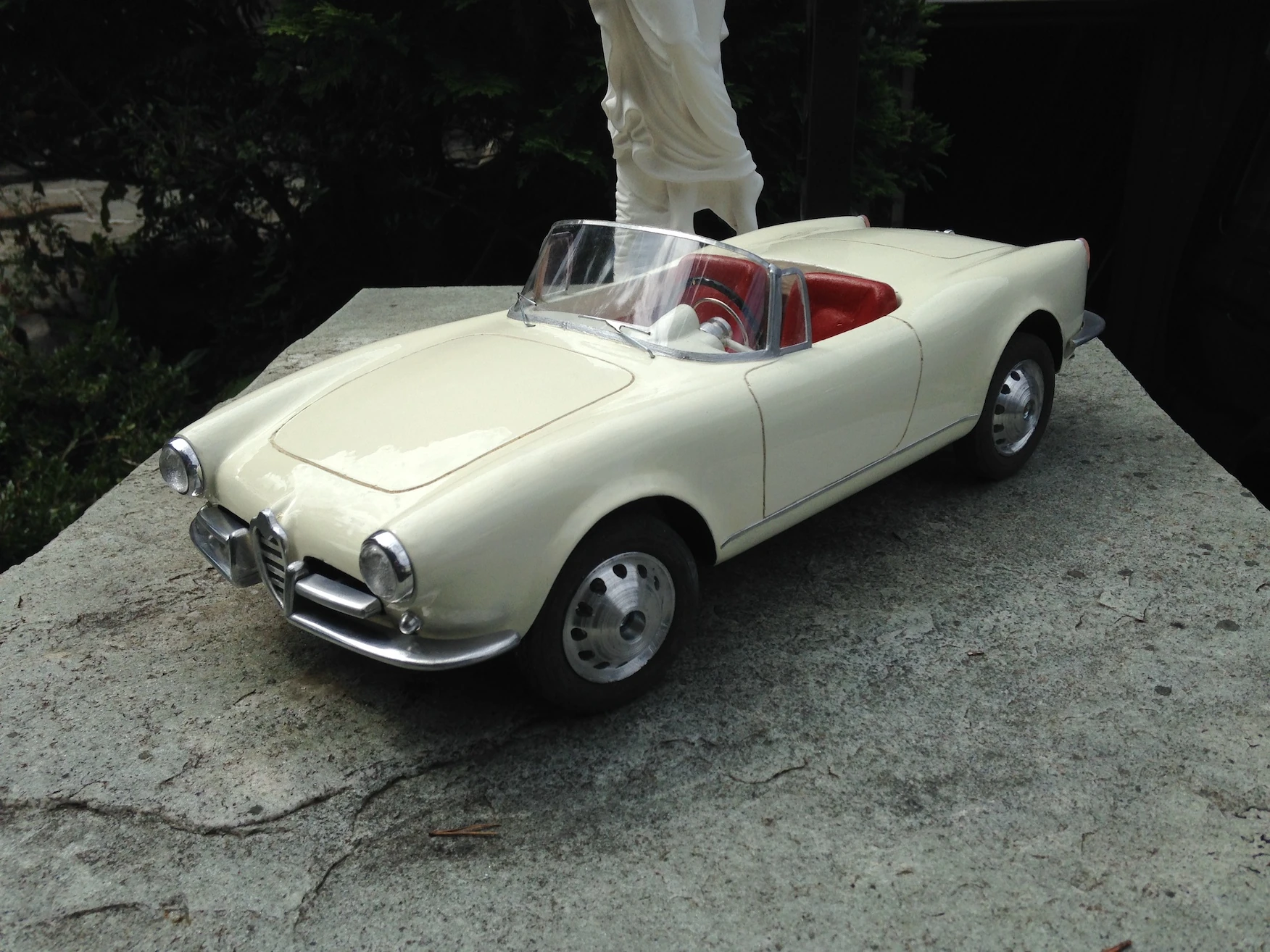 Alfa Roméo en bois et aluminium
